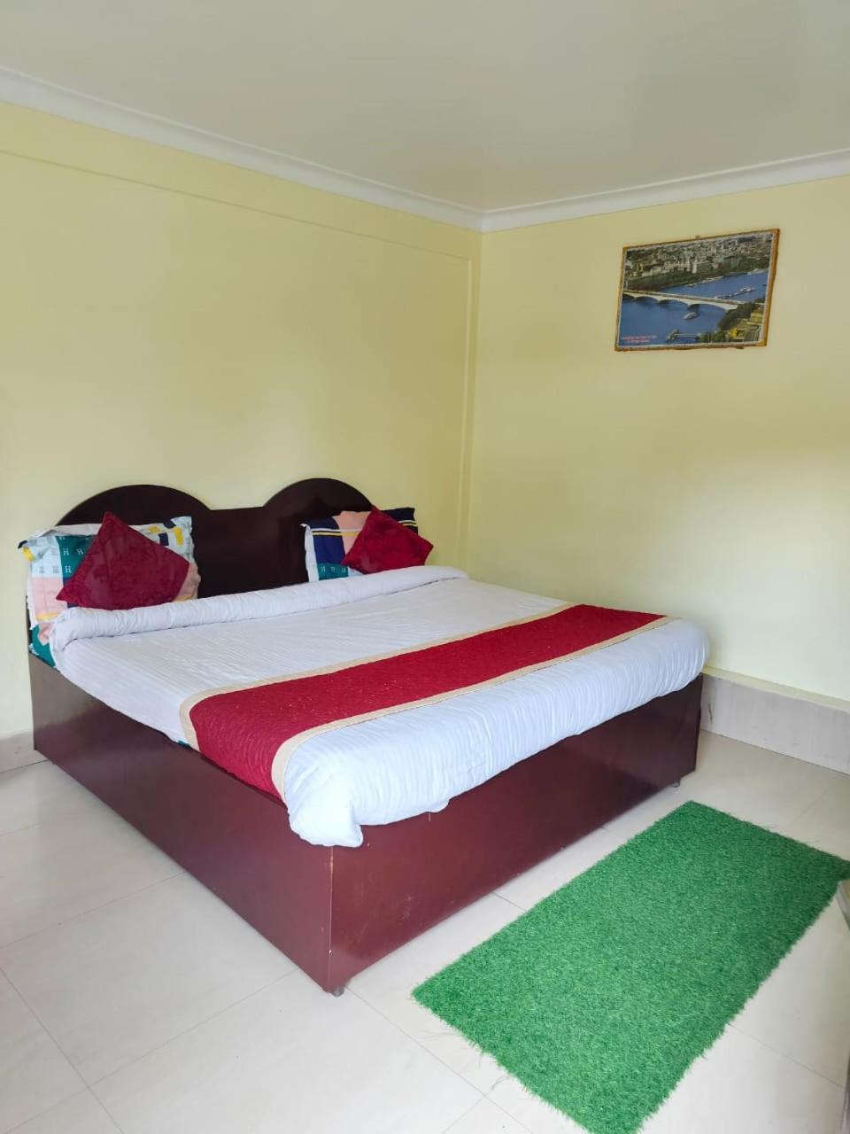 Hotel Surya Lake View Найнитал Экстерьер фото