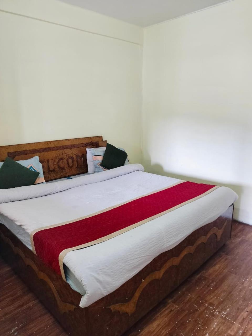 Hotel Surya Lake View Найнитал Экстерьер фото