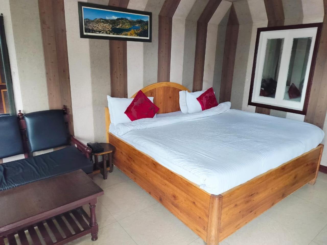 Hotel Surya Lake View Найнитал Экстерьер фото